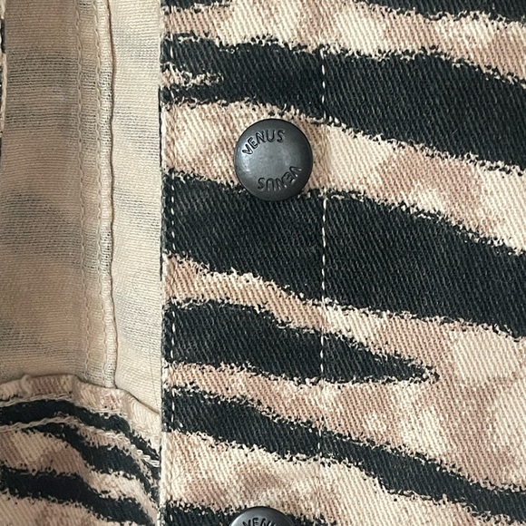 Zebra Print Jean Jacket Brown and Tan size Medium - Picture 5 of 7